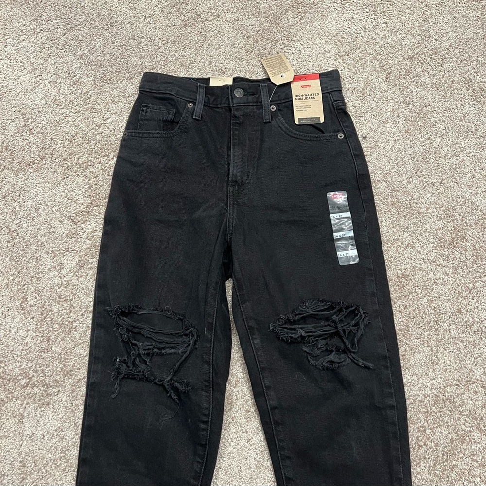Womens Size 26in Levi’s High Waisted Mom Jeans Black Ripped - Picture 2 of 8